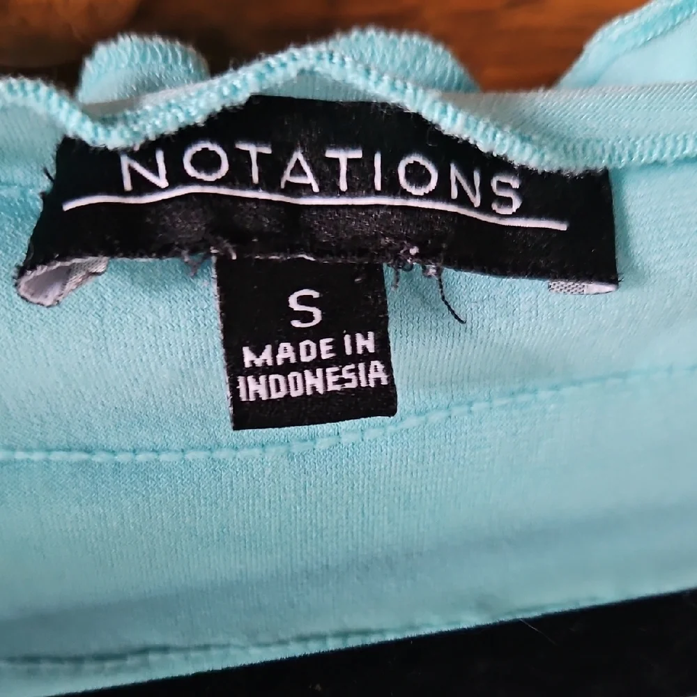 🌿 Notations Aqua Ruffled Blouse - Picture 2 of 4